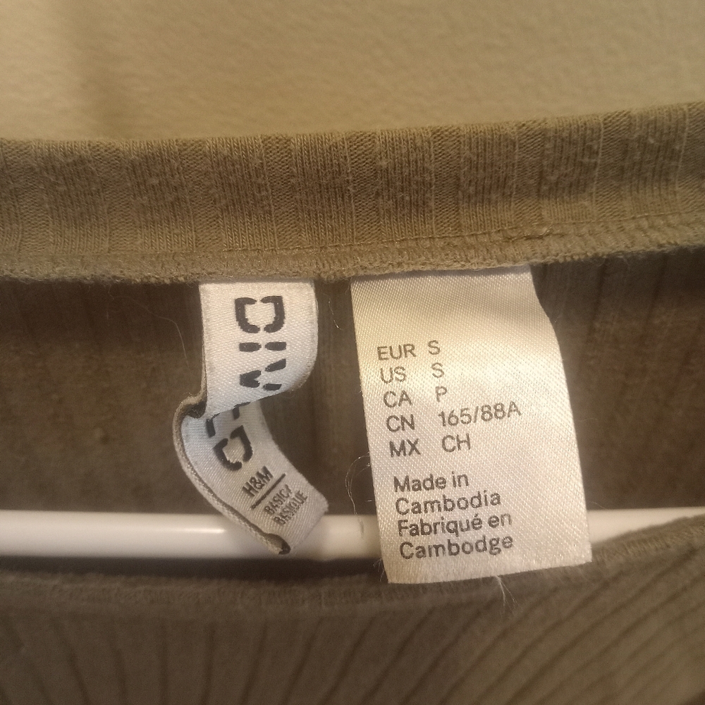 H&M Olive Ribbed crop top divided - Picture 3 of 3